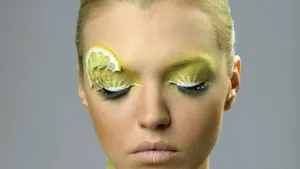 Lămâia exfoliază şi împrospătează tenul