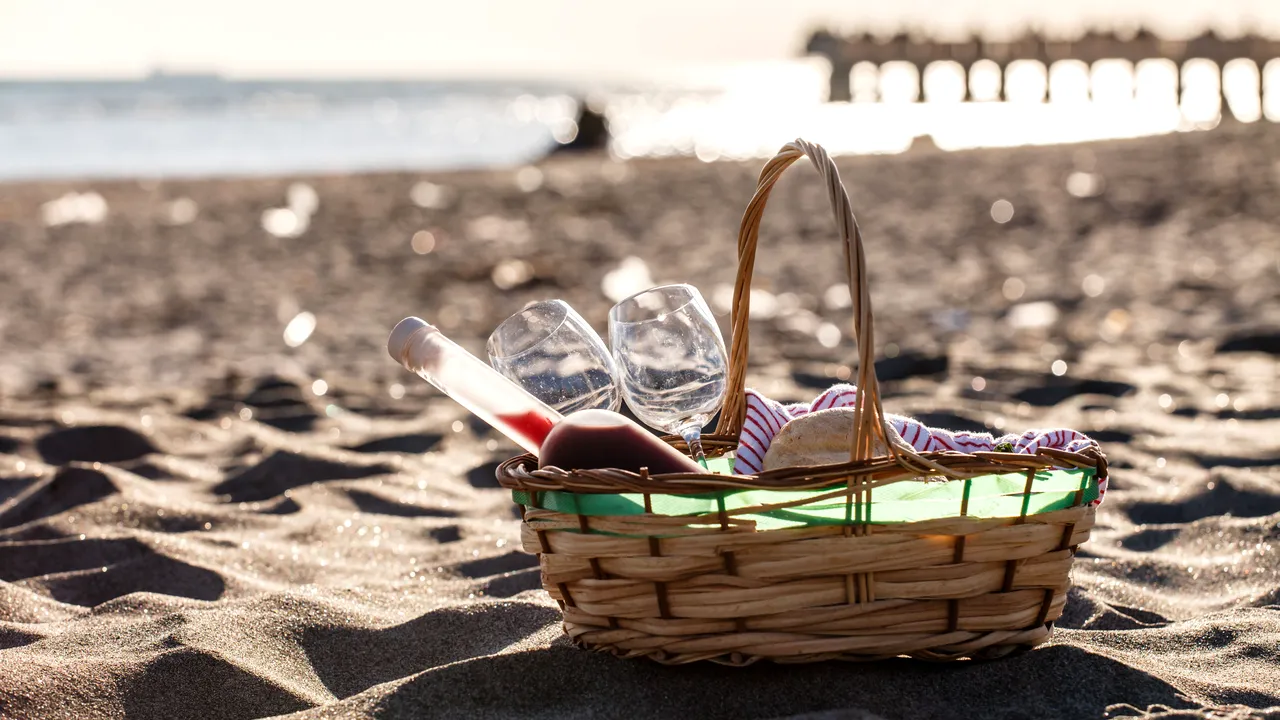 Gustarte.ro/ Tot ce îţi trebuie pentru un savuros picnic de vară