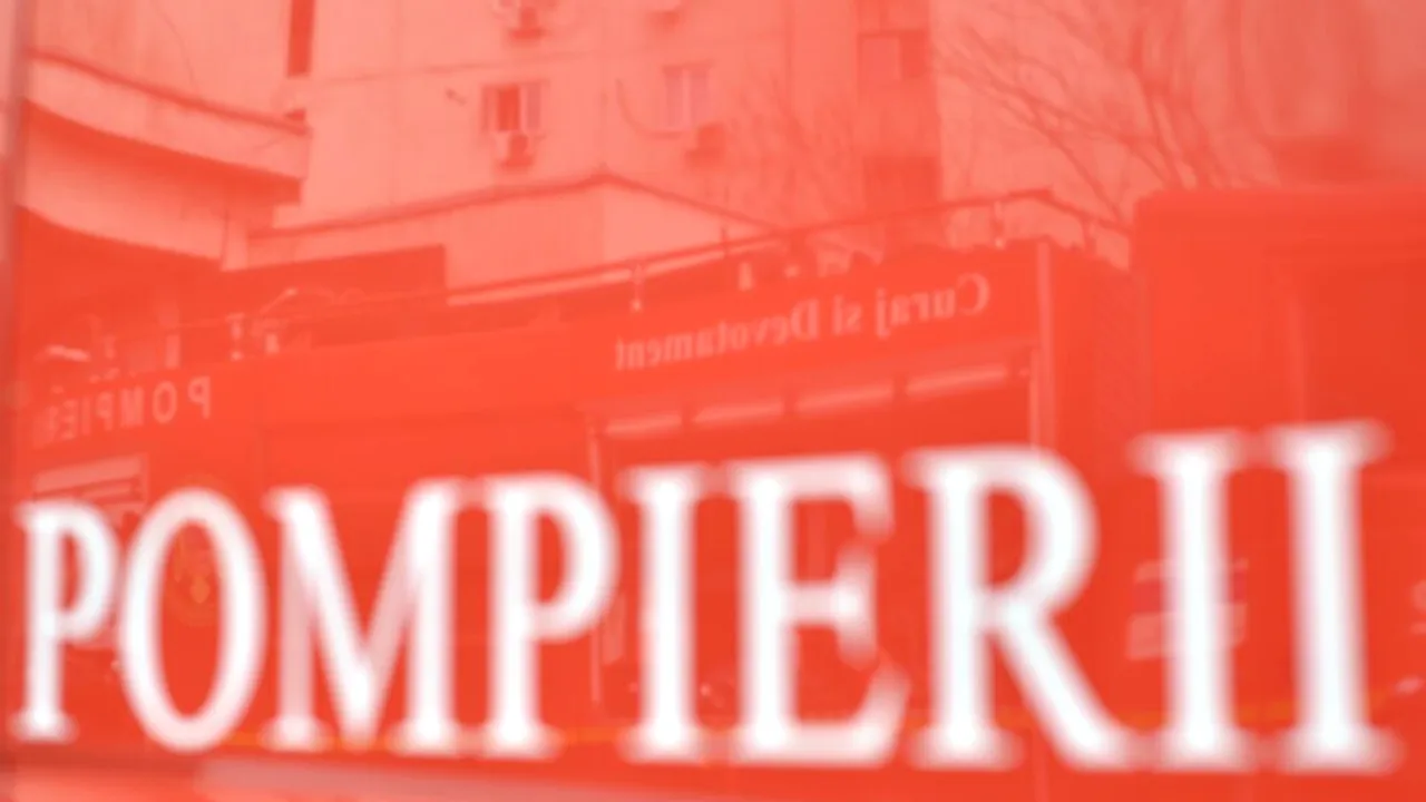 Incendiu la Primăria Oravița. Zece muncitori au fost scoși din clădire