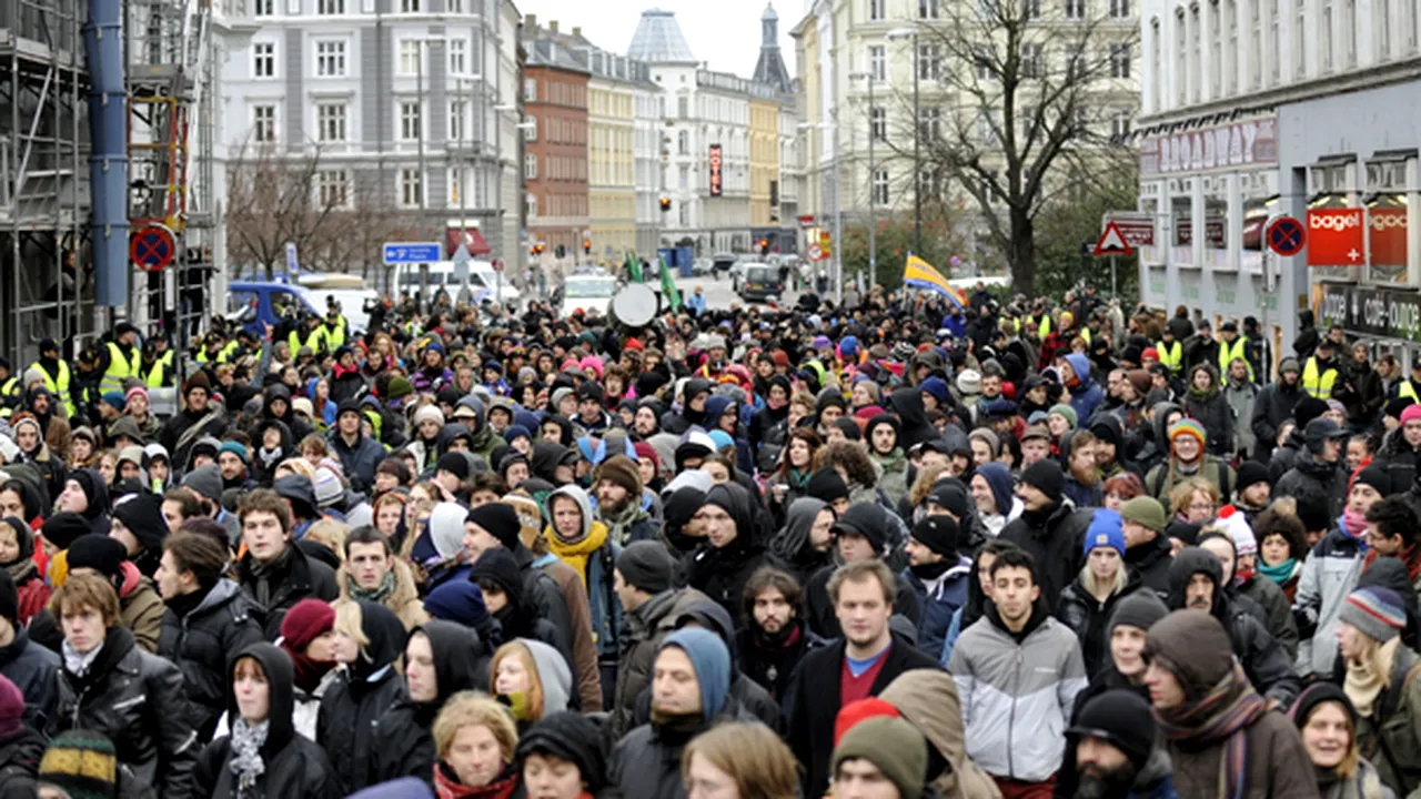 Peste 1.000 de persoane au manifestat luni la Copenhaga, cu ocazia conferinţei privind clima