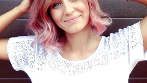 Cea mai tânără femeie primar, fostă realizatoare MTV, invită turiştii în minivacanţă de 1 Decembrie în comuna unde este primar - FOTO