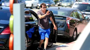 Charlie Sheen, acuzat că l-ar fi violat pe Corey Haim pe când acesta avea 13 ani / Reacţia starului cunoscut din serialul 