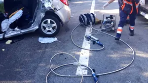 Accident pe Valea Oltului, soldat cu un mort şi doi răniţi | FOTO