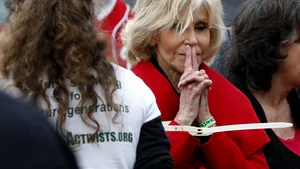 VIDEO | Celebra actriţă Jane Fonda, arestată la Washington pentru a patra oară în ultima lună