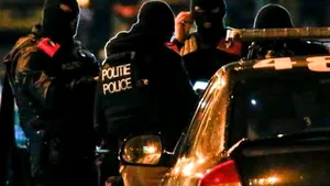 Schimburi de focuri între poliţie şi militanţi islamişti, în oraşul Bruxelles. Patru poliţişti au fost răniţi. Unul dintre atacatori a fost împuşcat mortal. Autorităţile anunţă că acesta nu e Salah Abdeslam