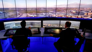 Ce se întâmplă noaptea pe aeroportul Heathrow din Londra: Roboţii omoară virusul