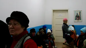 REPORTAJ: Medici şi studenţi au descins în Delta Dunării pentru a le face analize gratuite copiilor - GALERIE FOTO