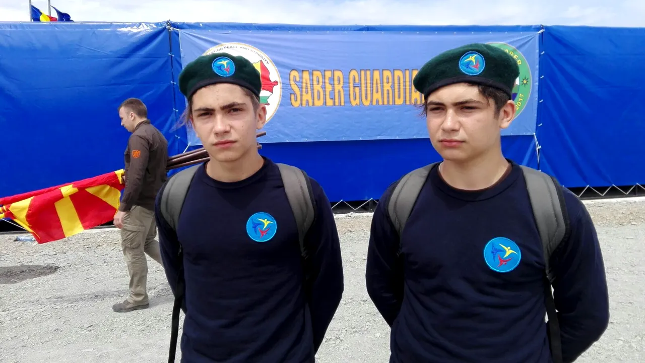 Liceeni, la exerciţiul Saber Guardian 17, la Cincu:  Mă văd în prima linie, ca soldat. Povestea gemenilor pasionaţi de tactici militare, care-şi doresc o carieră în domeniu