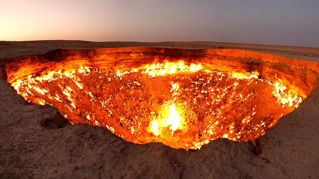 Turkmenistan vrea să închidă Poarta Iadului, un crater de foc vechi de jumătate de secol

