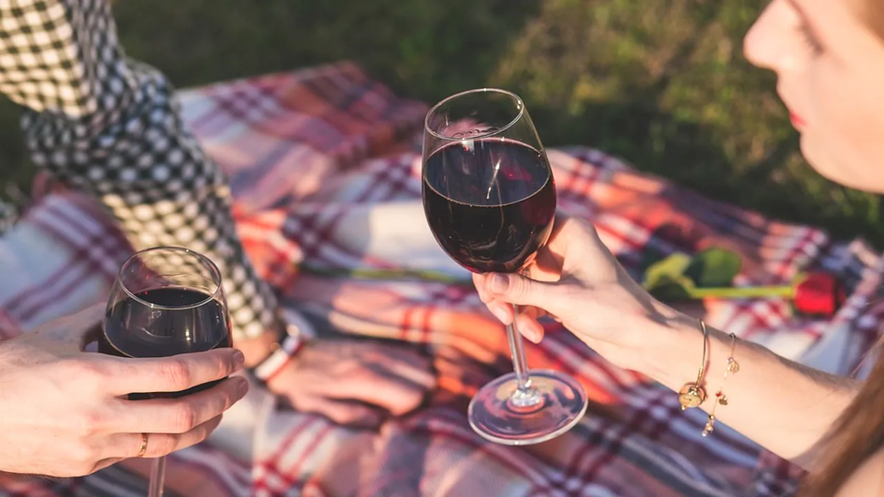 Studiu: Un singur pahar de alcool consumat zilnic creşte riscul de accident vascular cerebral