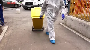 Ministerul Sănătăţii a trimis o circulară către toate spitalele să cumpere de la o firmă din Ilfov saci pentru deşeurile COVID-19. Ce susţine administratorul firmei 