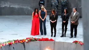 Kim Kardashian a depus flori la memorialul ridicat în amintirea victimelor genocidului armean