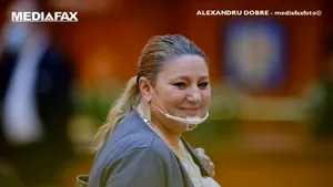 Şoşoacă a iscat scandal la şedinţa de învestitură a Guvernului Ciolacu 