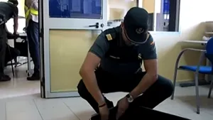 Copil de opt ani, găsit într-o valiză, la frontiera dintre Maroc şi Spania - VIDEO