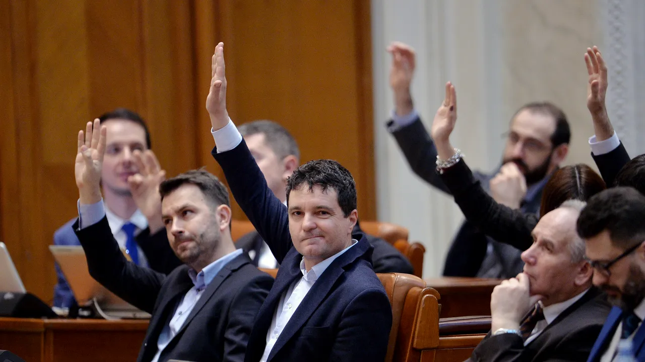 Congresul USR în care a fost ales un nou lider, contestat de 15 parlamentari şi lideri de organizaţii. Situaţia, departe de a-l mulţumi pe fostul lider Nicuşor Dan