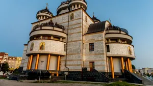 Catedrala din Mioveni va avea 5 clopote gravate cu numele primarului. Investiţia -peste 217.000 euro