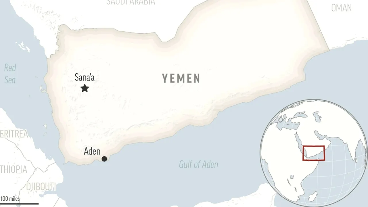 O navă de trasport a fost lovită de un proiectil lansat rebelilor houthi din Yemen, susţinuţi de Iran / Situaţia escadalează în zona Mării Roşii
