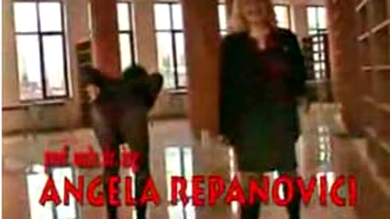 Directoarea Bibliotecii Transilvania, filmată dansând provocator în sediu - VIDEO