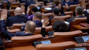 Direcţia Juridică a CSM: Dacă Parlamentul respinge prin lege OUG 14, ordonanţa 13 intră în vigoare