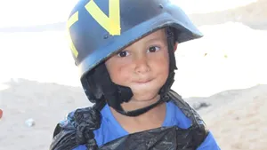 Un băieţel din SUA a sunat la numărul de urgenţă pentru a reclama că tatăl trecuse cu maşina pe roşu - VIDEO