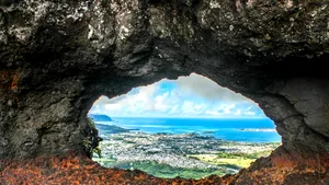 Medicul acuzat că a încercat să-și ucidă soția pe o stâncă din Hawaii, în fața pledoariilor finale. Mărturii șocante din proces