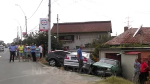 Bărbat mort şi un copil rănit grav într-un accident în Drobeta Turnu Severin - FOTO