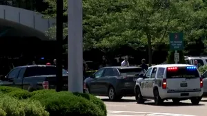 FOTO, VIDEO Agent de poliţie, ÎNJUNGHIAT în incinta unui aeroport din Statele Unite, într-un posibil atac terorist. Atacatorul, un canadian, reţinut