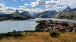 Locul înconjurat de munți și ape din Spania, ideal de vizitat în luna septembrie
