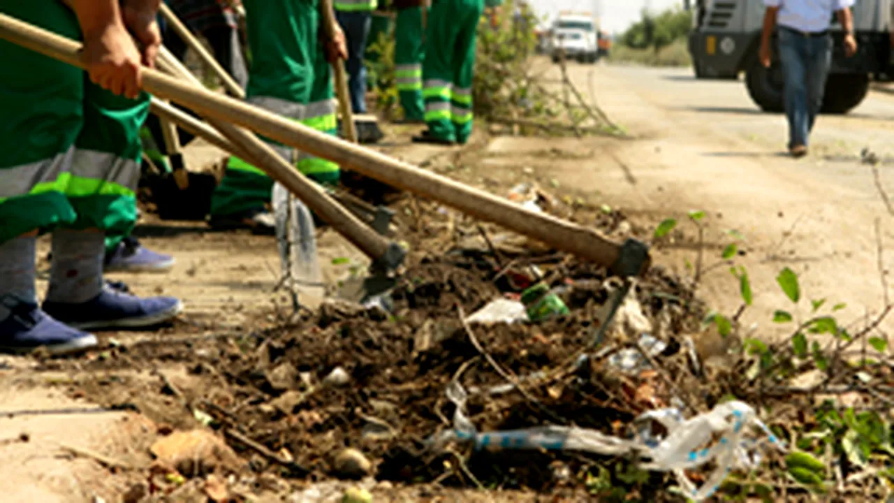 PC: Firmele care au strâns gunoiul vor primi suplimentări de milioane de euro de la Primărie