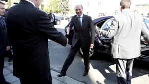 Băsescu: Prioritatea României e criza, nu campania electorală