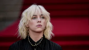 Billie Eilish spune că se uită la filme porno de la 11 ani. “Mi-au distrus creierul. Mă simt devastată” 