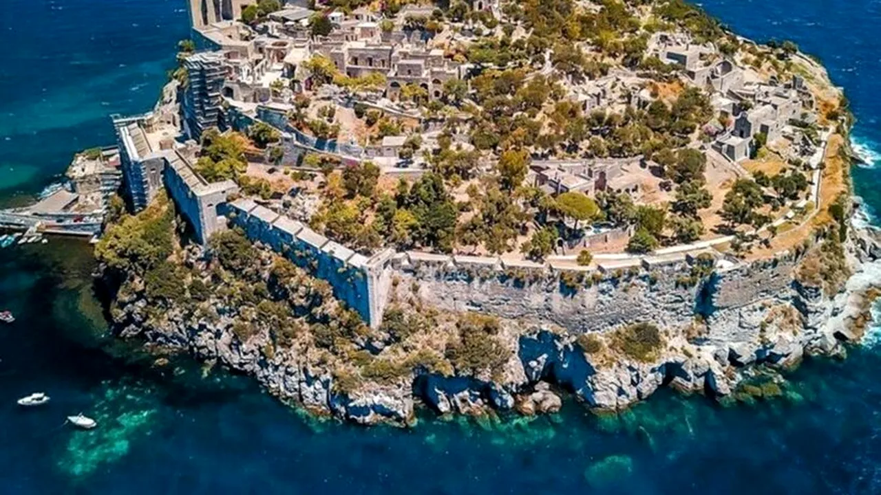 „Cel mai bine păstrat secret” al Europei: insula spectaculoasă unde vacanțele costă mult mai puțin
