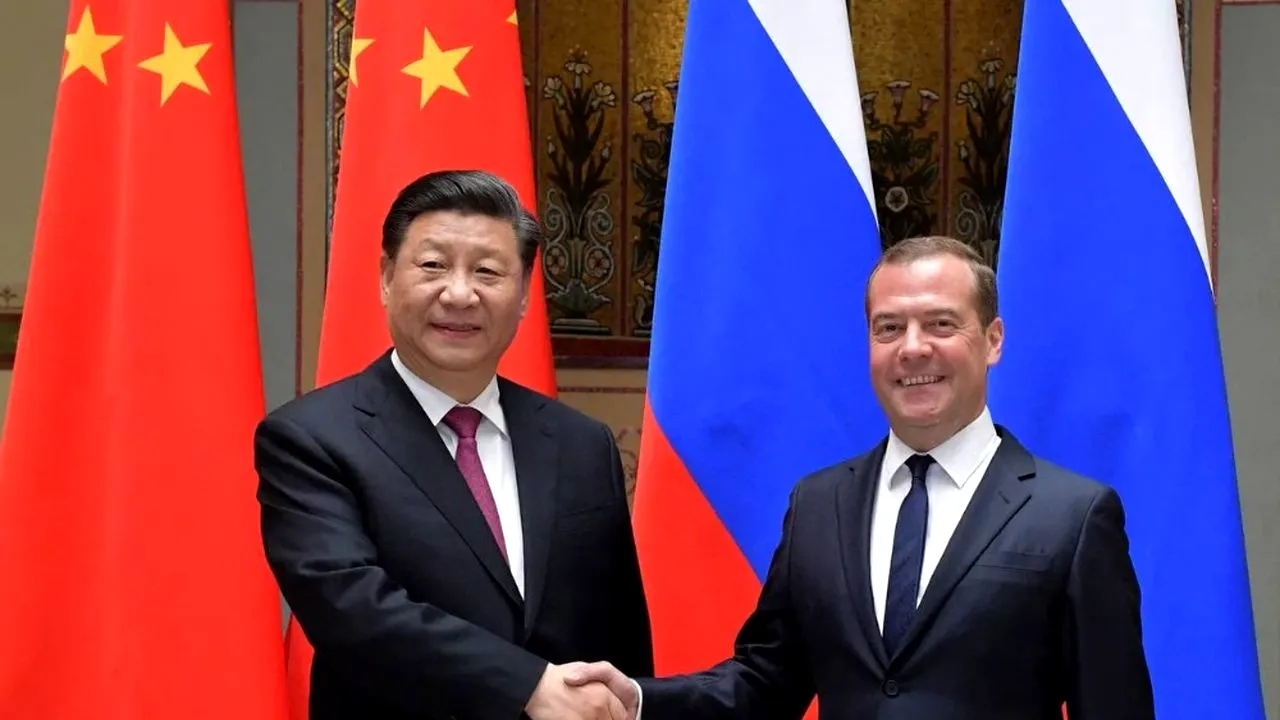 Dmitri Medvedev s-a întâlnit cu Xi Jinping la Beijing. Cei doi au discutat despre parteneriatul Rusia-China şi războiul din Ucraina