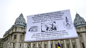 Peste 100 de persoane în Piaţa Universităţii, la un protest faţă de fracturarea hidraulică - FOTO