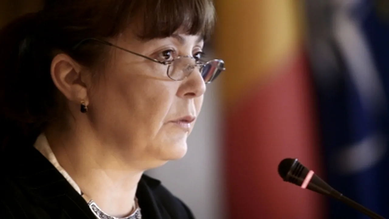 Macovei: PSD şi PNL nu fac decât să oprească dosarele şi să-şi apere corupţii