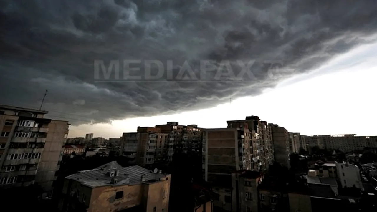 METEO Vine toamna. Cod portocaliu şi Cod galben de ploi torenţiale în aproape toată ţara