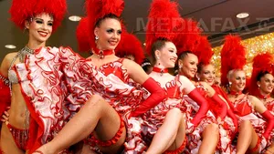 French cancan şi deserturi franţuzeşti, de Ziua Naţională a Franţei, în Aeroportul 