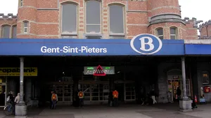 Incident în gara din Gent | Poliţia belgiană a împuşcat un bărbat înarmat cu un cuţit