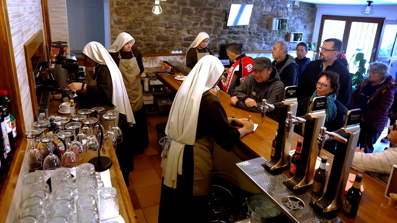 Bar deschis de călugăriţe într-un sanctuar antic din Spania, unde turiştii însetaţi pot bea bere