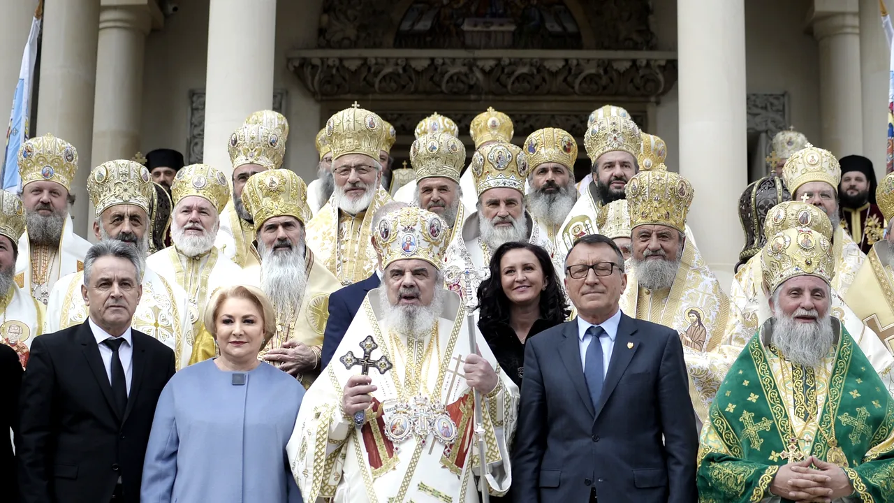 IMAGINEA săptămânii: Viorica Dăncilă, la Sfânta Liturghie oficiată la Patriarhie