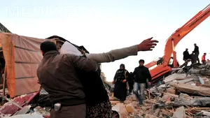 Cutremurul din Turcia: Echipele de salvare caută în continuare supravieţuitori