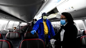”Riscurile de răspândire a unui virus în avion sunt aproape zero.” Care este cea mai bună armă împotriva coronavirusului