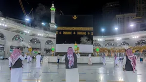 Pelerinajul de la Mecca: podelele şi stâlpii Marii Moschei au fost dezinfectaţi pentru a preveni infectarea cu SARS-COV-2