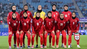 Din cele șapte jucătoare ale echipei de fotbal a Iranului, cinci au plecat din Australia, spre Teheran. Au mai rămas două care au cerut azil