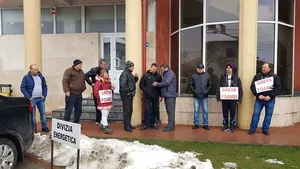 Zece mineri de la Cariera Roşiuţa aparţinând Complexului Energetic Oltenia, în greva foamei | FOTO