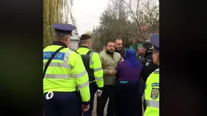 Intervenţie a mascaţilor în Ialomiţa. Trupele speciale au folosit grenade cu gaze şi spray lacrimogen pentru a calma spiritele - VIDEO