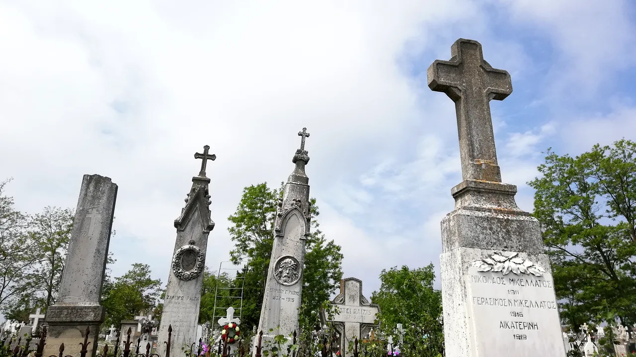 Legendele şi plăcerea poveştilor îşi găsesc sărbătoarea la Sulina în Parastasul Piraţilor Nepomeniţi | GALERIE FOTO