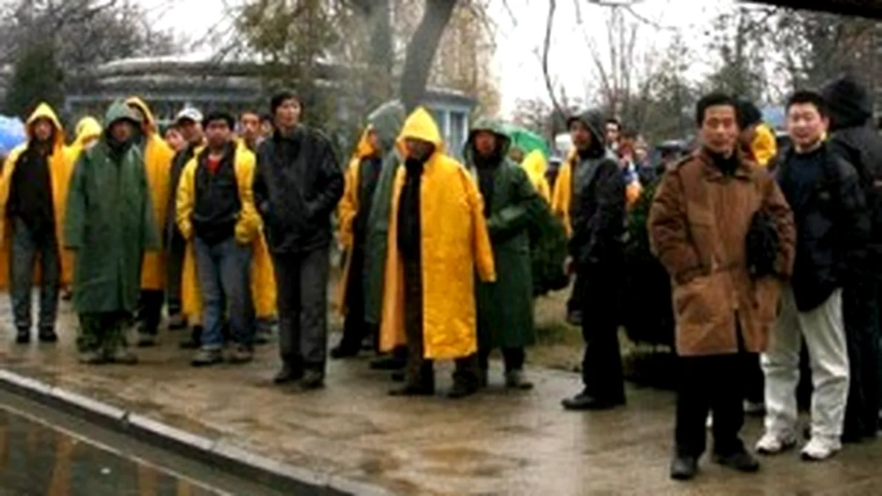 Dozens Of Chinese Workers Urge Embassy To Bucharest To Help Them Return To China