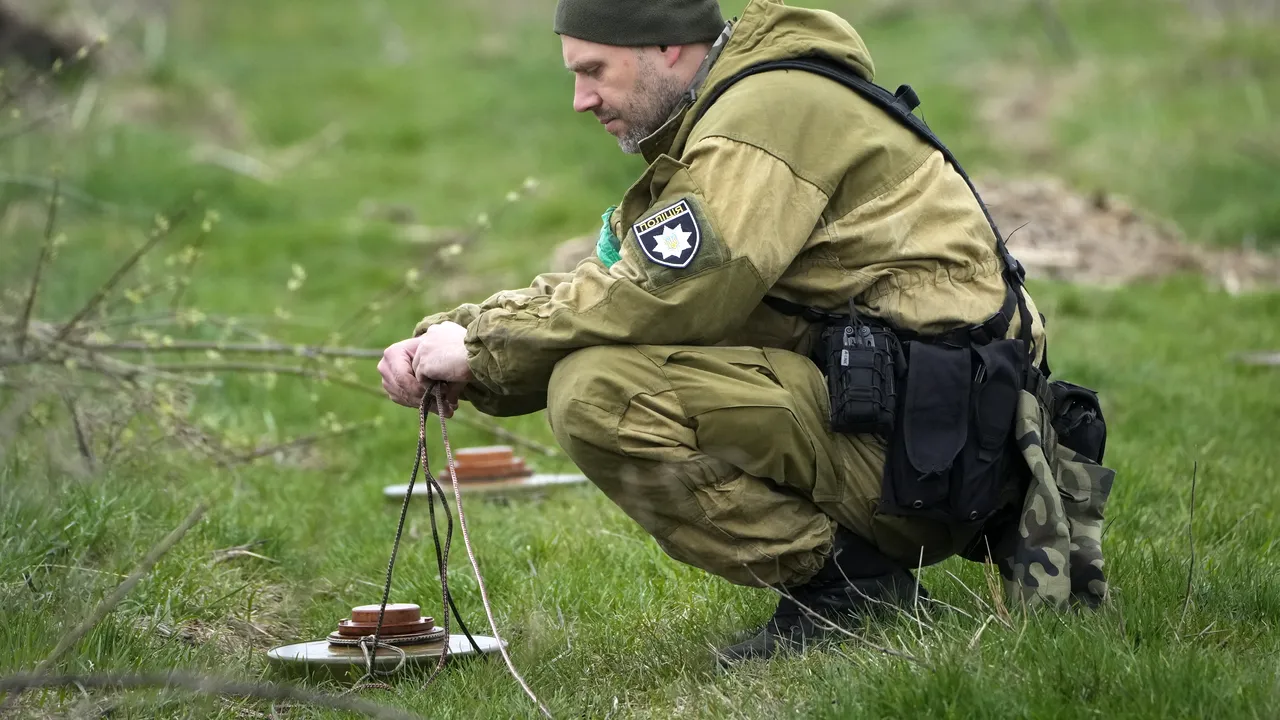 Biden aprobă furnizarea de mine antipersonal pentru Ucraina