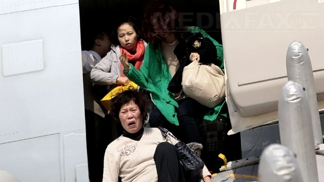 Aterizare de urgenţă pe un aeroport din Shanghai. Nouă persoane au fost rănite în timpul evacuării - FOTO